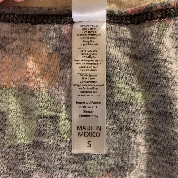 ✨3 for $25✨5 Lularoe Classic T’s Small/Med - Picture 4 of 16